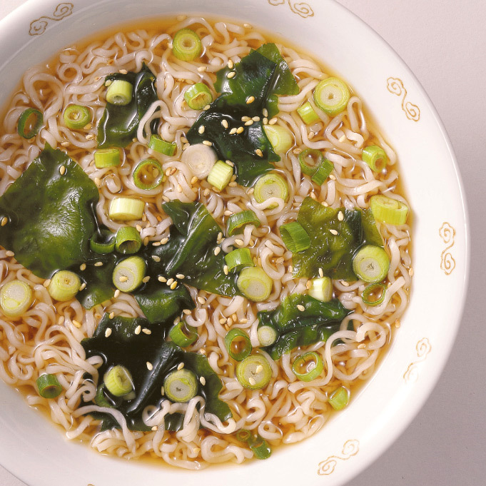 トーエー どんぶり麺・しょうゆ味ラーメン（4袋）