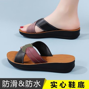 真皮媽媽拖鞋女2026新款夏季時尚外穿涼鞋中老年平底防滑休閑涼拖