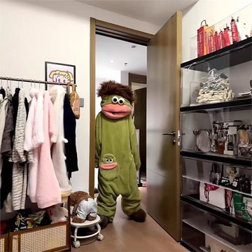 丑萌趣味帶頭發的大嘴怪連帽睡袍加絨保暖學生黨抽象搞怪連體睡衣