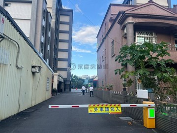 宜蘭市中心稀有一樓邊間附平面車位全新華廈B｜宜蘭縣宜蘭市中華路