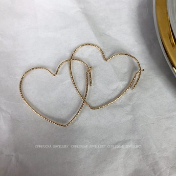 美廠成品 美國14K包金花紋愛心耳圈 簡約百搭少女個性耳環耳飾1入