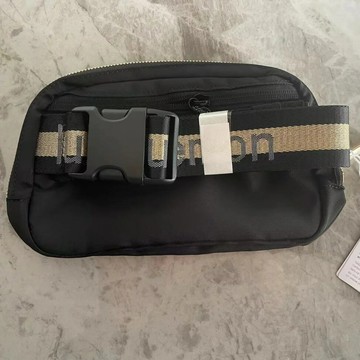 胸包 單肩包 防水包 腰包 新款戶外跑步腰包lulu同款腰包多功能收納手機包男女健身腰包