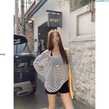 🌟新店優惠🌟慵懶風防曬罩衫女夏日ootd穿搭2025新款長袖t恤寬松條紋斜肩上衣