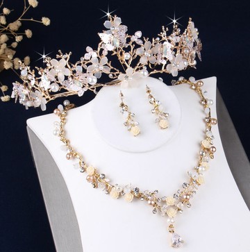 高端熱賣淺金色蝴蝶頭飾帶手工皇冠發飾陶瓷花朵項鏈耳環三件套