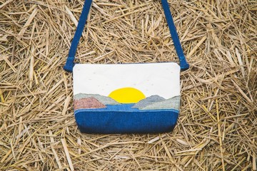 日出的等待 - 側背拉鍊小包