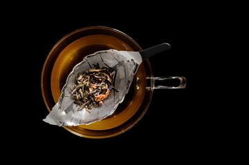 01LIV不銹鋼濾茶器 Komorebi 樹葉造型多用途濾網銀色原創茶濾