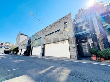 鳥松仁美 | 大塊山湖 | 孝親併排雙車墅-透天｜高雄市鳥松區華山路