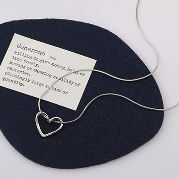 gelluna 女性款全醫療鋼可愛蛇串心形項鍊  45cm  銀