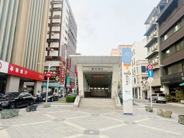 出門捷運10套房透天｜現成包租公・穩定收租｜高雄市鹽埕區莒光街