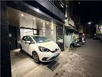 楠梓法院前翻新車庫透天｜高雄市楠梓區興盛街