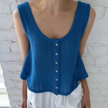 MOCO韓版chic圓領珠釦鏤空洞洞寬鬆冰絲針織背心