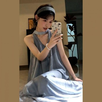 【絕美度假風】Glove 薄紗掛脖吊帶連衣裙 海邊度假風 背心長裙子 背心連身裙 裙子連身裙 夏天 台灣