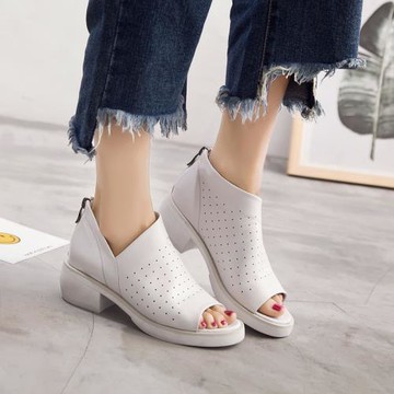 春夏季新款涼靴個性靚麗真皮女士涼鞋魚嘴增高純色舒適短靴低跟潮