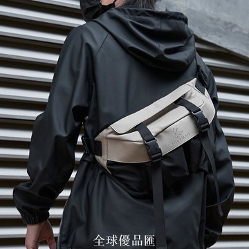 【全球優品匯】男士斜挎包日系休閑胸包男單肩包出行運動郵差包潮流男包