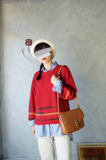 尋寶古著-紅色毛海短版傘狀薄針織毛衣