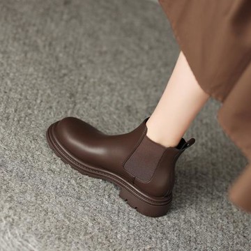 英倫軟皮棕色切爾西短靴女粗跟2024秋冬新款真皮馬丁靴中跟單靴