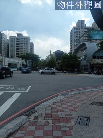 文山特區澄清路上星巴克｜高雄市三民區文衡路