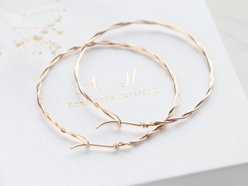 14K 包金扭轉圈形針式耳環