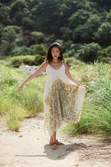 細肩帶植物拓印洋裝_藥草碎花