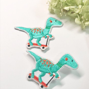 滑板仔溜溜阿龍刺繡胸針與燙貼繡片
