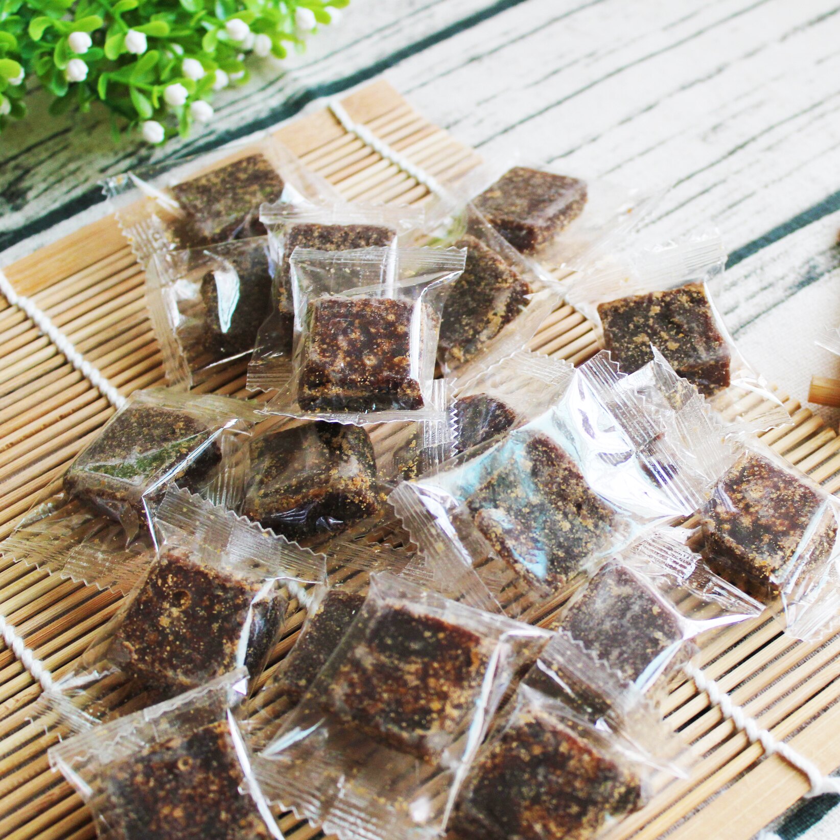 【正心堂】單包裝黑糖塊 300g(單包) 口味任選 桂圓紅棗 / 四合一(桂圓 紅棗 薑母) / 玫瑰四物 / 老薑母 /原味 黑糖塊 黑糖茶磚、黑糖茶飲，天然純手工，冬季暖身保養聖品▶全館滿299