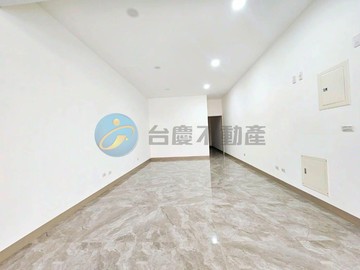 三多商圈翻新透天鑫店面｜高雄市苓雅區忠孝二路