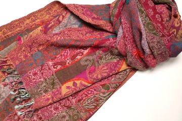 【聖誕禮物】喀什米爾水煮羊毛手工刺繡圍巾披肩粉桃紫橘暗花藤