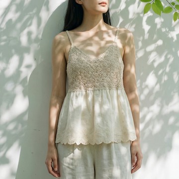 立體鉤花蕾絲 V 領吊帶上衣｜刺繡荷葉邊809490