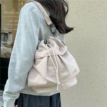 休閒游泳包大容量尼龍腋下水桶包高級感手提抽繩健身包單肩斜挎包