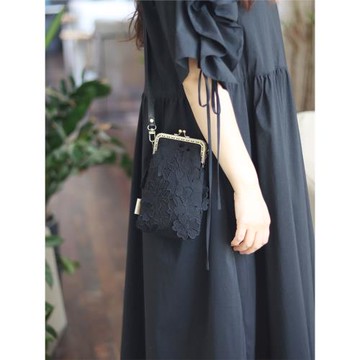 吾尤粒原創斜挎包口金包女復古可愛黑色鏤空蕾絲布包精致小眾單肩