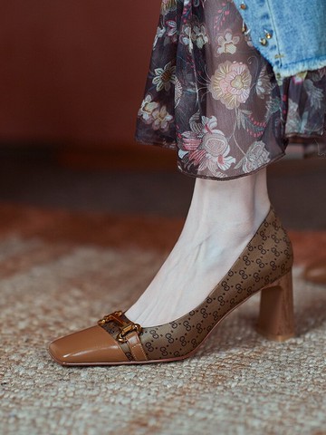 歐美方頭高跟鞋女春秋新款復古馬銜扣字母拼接淺口時裝單鞋9