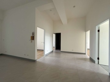 夢時代景觀漂亮四房平車		｜高雄市前鎮區凱旋四路