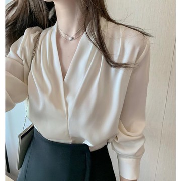 白色v領緞面襯衫通勤正裝上衣設計感小眾職業裝白襯衣女裝高階感