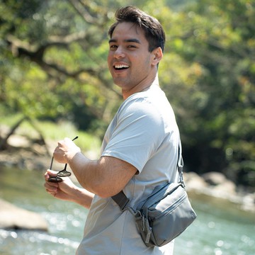 全境防水 機能側背包  Water_Shed STONE2_WR 碳素灰  2.5L