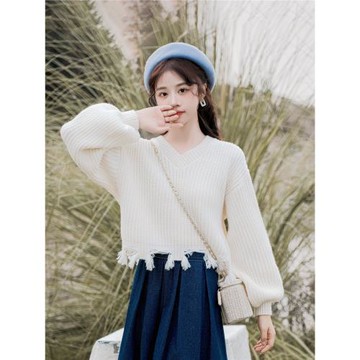 白漉 文藝風流蘇寬松圓領套頭毛衣女2025春季新款軟糯針織衫上衣