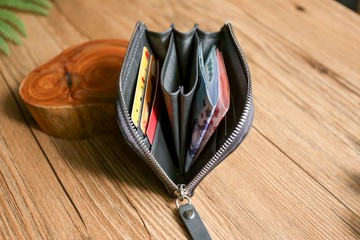 【玩皮女孩】石頭灰L型拉鍊短夾