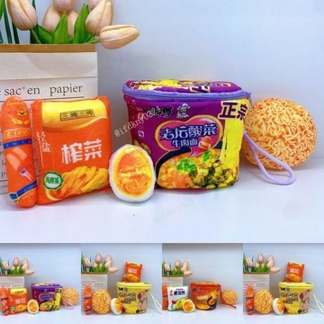 台灣出貨 張師傅泡麪桶掛件 泡面桶零錢包 泡麵抱枕 毛絨玩具 仿真方便麪吊飾 泡面桶零錢包 五件套榨菜滷蛋玩偶 交換禮物