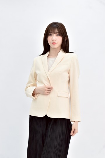 (S) lativ 西裝長袖杏色外套