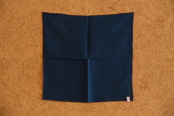 【現貨】本藍染有機亞麻手帕（素色：薄藍）