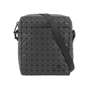 ISSEY MIYAKE BAO BAO Voyager 霧面拉鍊斜背包(黑色)
