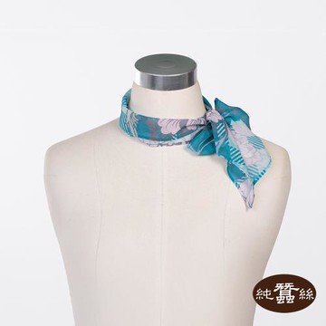 【岱妮蠶絲】純蠶絲印花喬其紗百搭飄帶絲巾-WYC01404DL(碧藍淡粉牡丹)
