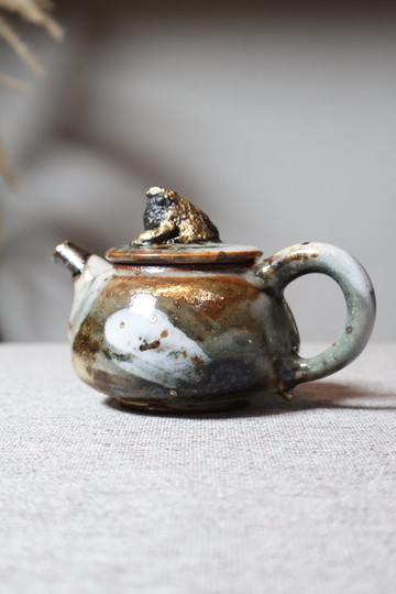 余華宇老師新作-鬼志野金蟾鎏金壺-開片系列-容量約140cc