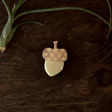 黃銅胸針橡子點