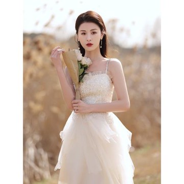 領證登記小白裙2026新款吊帶禮服短款聚會仙氣小眾生日part伴娘服