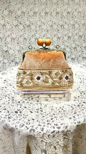 MBC 人手製 12cm方形口金 木珠頭 絲絨刺繡帶 蝦肉色