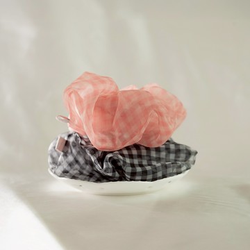 QUEENSHOP_ S 女裝 正韓 繽紛網紗格紋大腸髮圈 兩色售 現+預 【07090413】