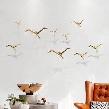 新中式酒店樣板房吊飾；客廳沙發背景牆面裝飾；輕奢風立體創意銅飛鳥壁飾