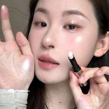 ♡ 𝑪𝒉𝒊𝒄 𝒖 ♡爆閃!濕漉漉水光感鑽石高光棒珠光細閃果凍提亮麵部臥蠶眼影平價