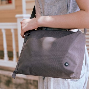 Dayflow輕簡側背包 莫蘭迪灰