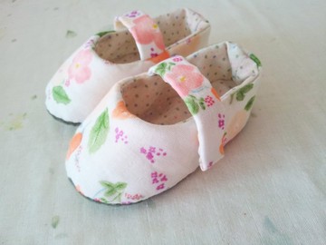 春意盎然嬰兒鞋